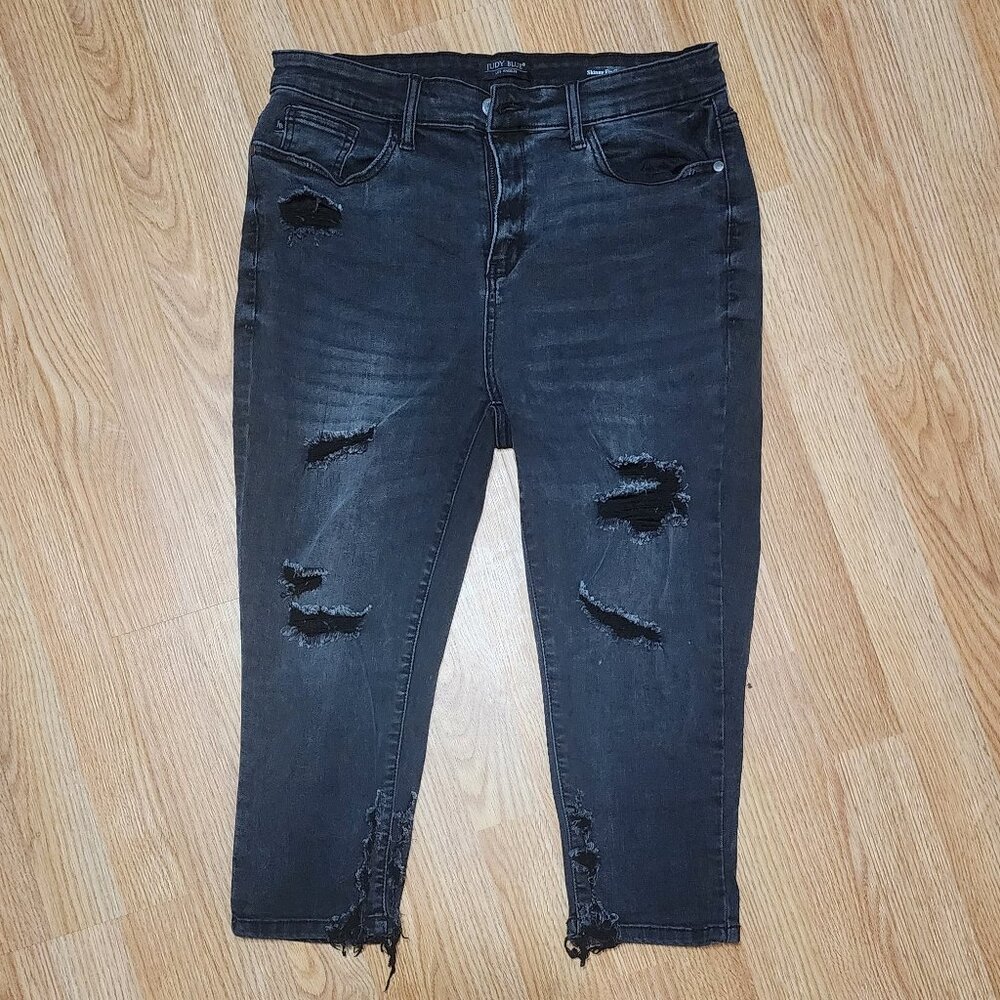 Judy Blue Skinny Capri Distressed Black Rocker
